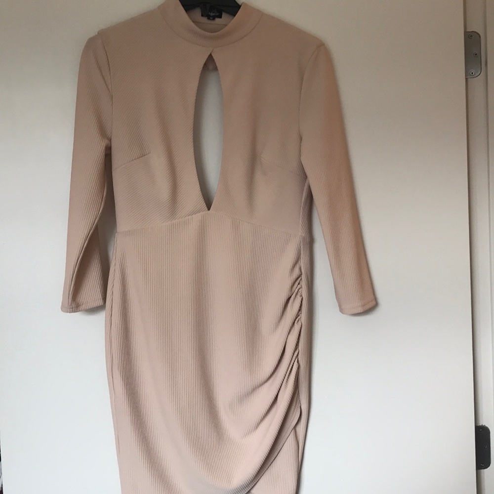 never worn before bodycon keyhole mini dress